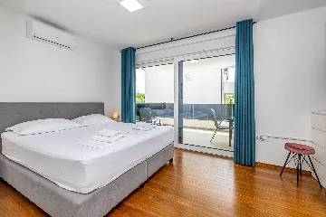 Villa with Private Pool for 6-8 in Malinska