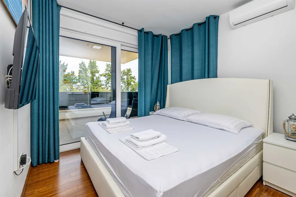 Villa with Private Pool for 6-8 in Malinska