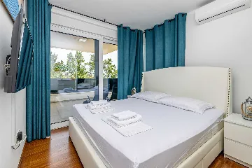 Villa with Private Pool for 6-8 in Malinska