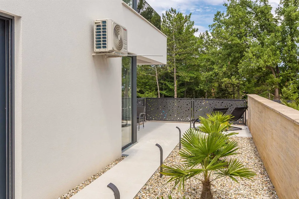 Villa with Private Pool for 6-8 in Malinska