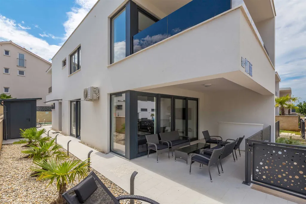 Villa with Private Pool for 6-8 in Malinska