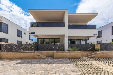 Villa with Private Pool for 6-8 in Malinska