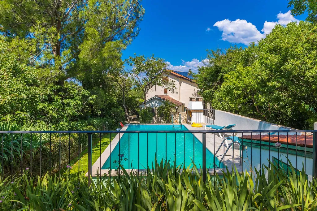 3-Bedroom House with Private Pool in Omišalj