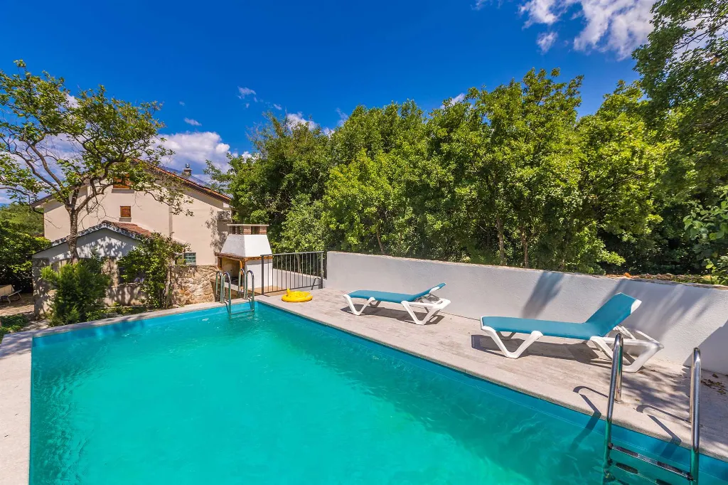 3-Bedroom House with Private Pool in Omišalj