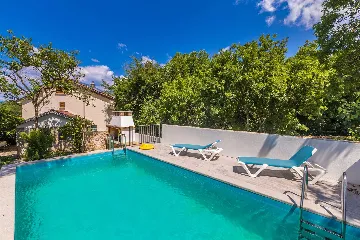 3-Bedroom House with Private Pool in Omišalj