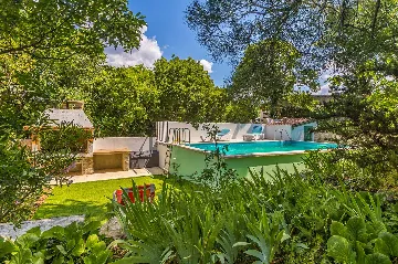 3-Bedroom House with Private Pool in Omišalj