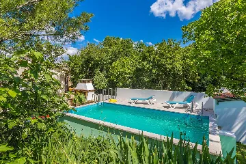 3-Bedroom House with Private Pool in Omišalj