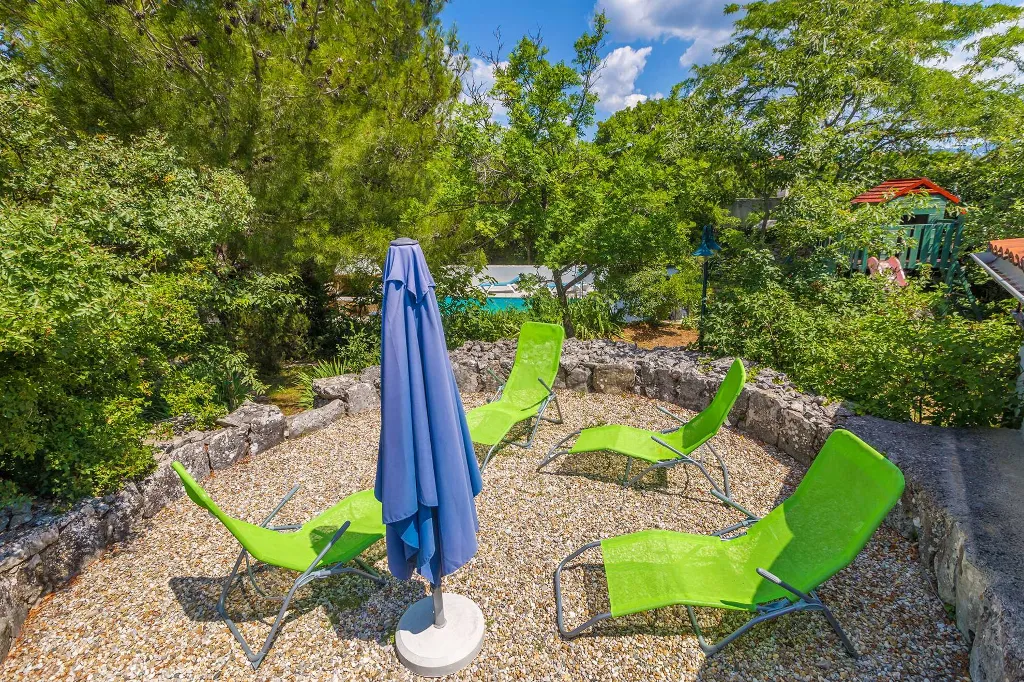 3-Bedroom House with Private Pool in Omišalj