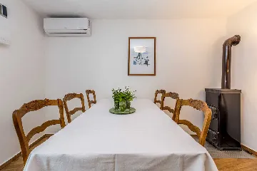 3-Bedroom House with Private Pool in Omišalj