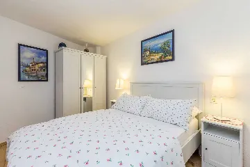 3-Bedroom House with Private Pool in Omišalj