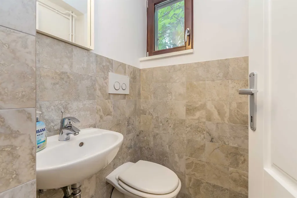 3-Bedroom House with Private Pool in Omišalj