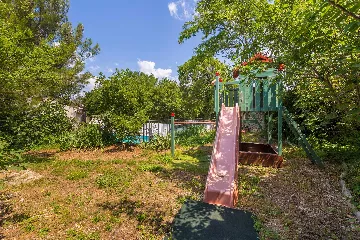 3-Bedroom House with Private Pool in Omišalj