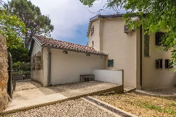 3-Bedroom House with Private Pool in Omišalj