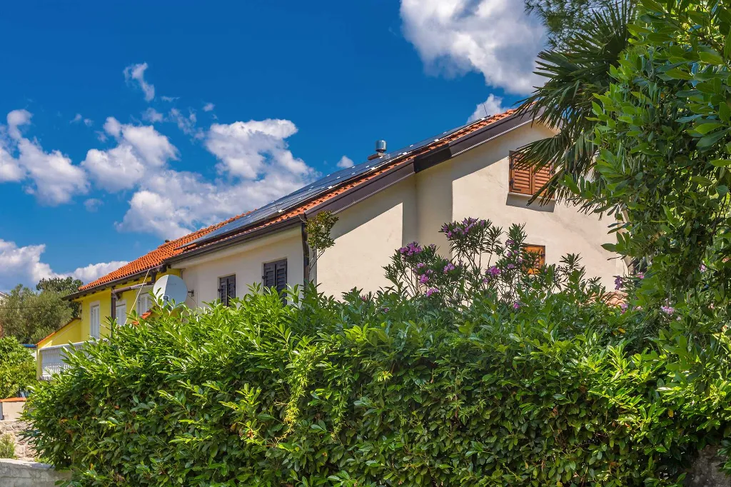3-Bedroom House with Private Pool in Omišalj