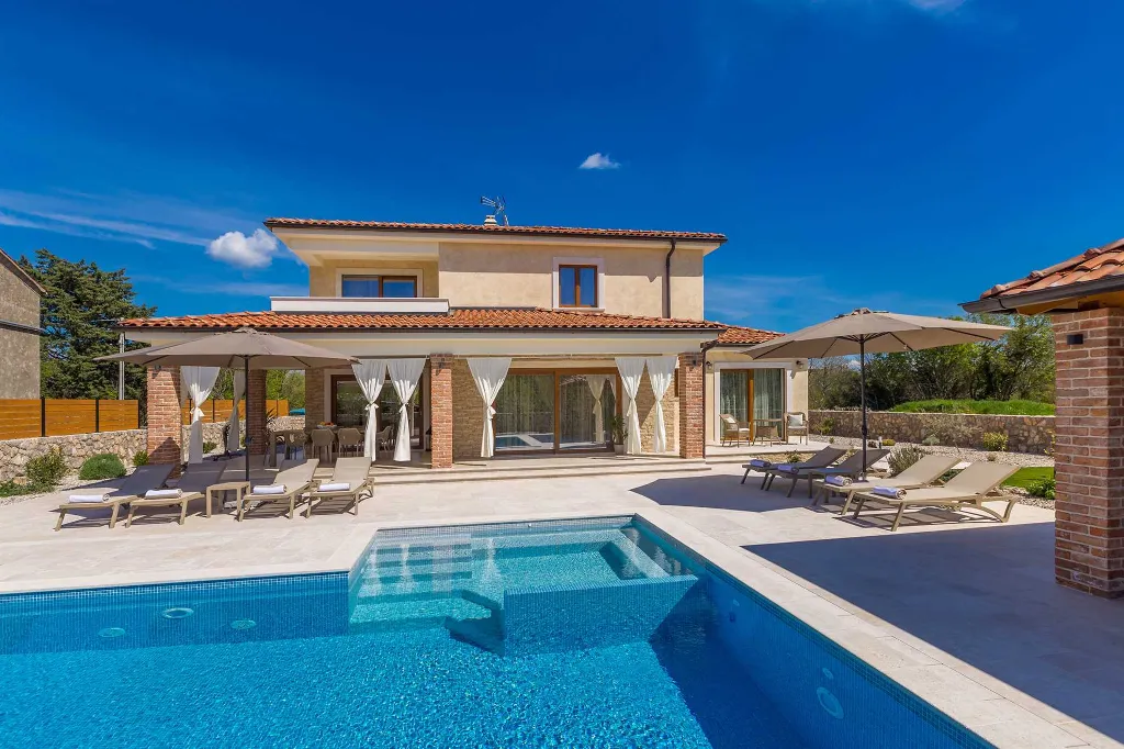 4-Bedroom Villa with Heated Pool in Krk