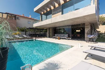 4-Bedroom Villa in Baška with Sauna & Jacuzzi