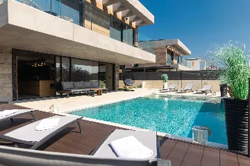 4-Bedroom Villa in Baška with Sauna & Jacuzzi