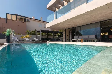 4-Bedroom Villa in Baška with Sauna & Jacuzzi