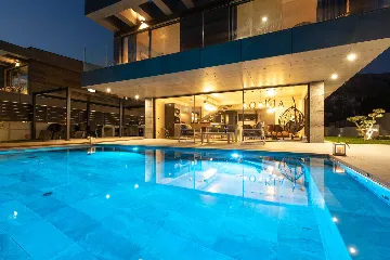 4-Bedroom Villa with Sauna & Jacuzzi in Baška