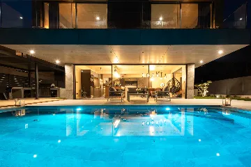 4-Bedroom Villa with Sauna & Jacuzzi in Baška