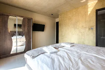 4-Bedroom Villa with Sauna & Jacuzzi in Baška