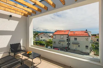 Krk 3-Bedroom Apartment with Jacuzzi and Terraces
