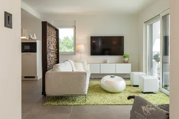 Krk 3-Bedroom Apartment with Jacuzzi and Terraces