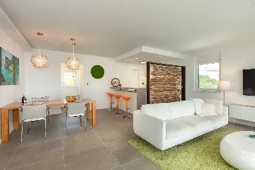 Krk 3-Bedroom Apartment with Jacuzzi and Terraces