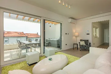 Krk 3-Bedroom Apartment with Jacuzzi and Terraces