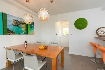 Krk 3-Bedroom Apartment with Jacuzzi and Terraces