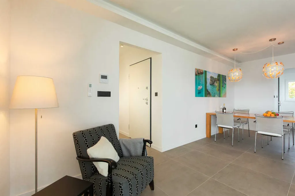 Krk 3-Bedroom Apartment with Jacuzzi and Terraces