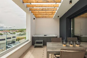 Krk 3-Bedroom Apartment with Jacuzzi and Terraces