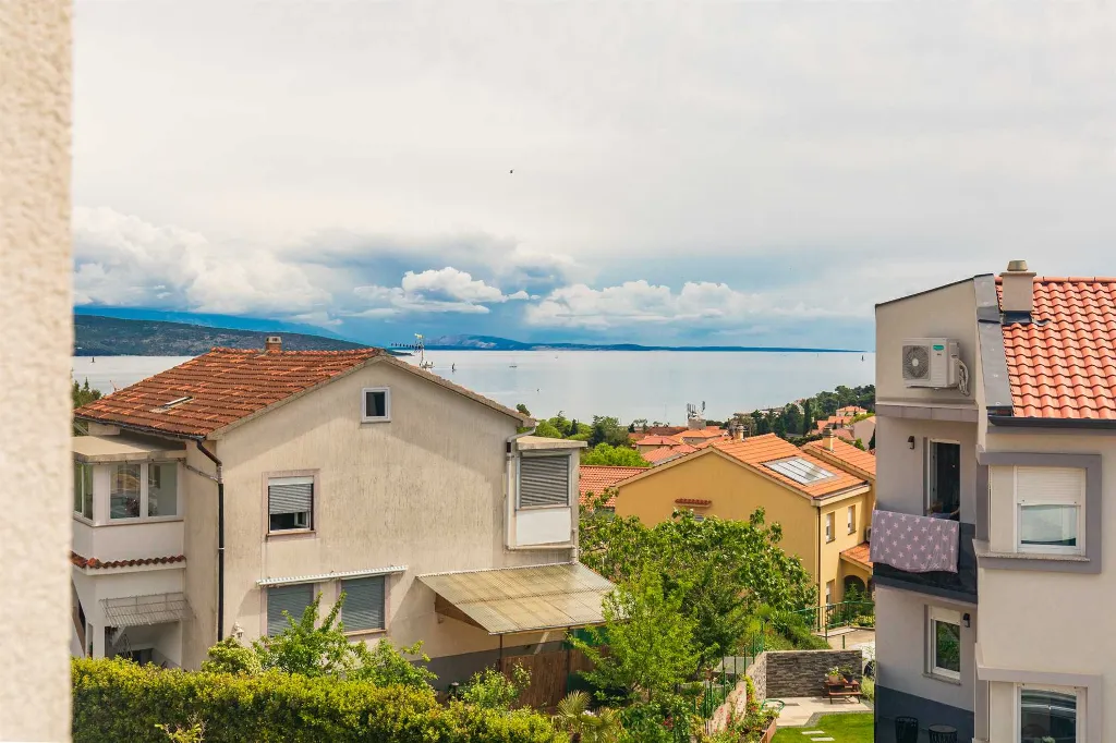 Krk 3-Bedroom Apartment with Jacuzzi and Terraces