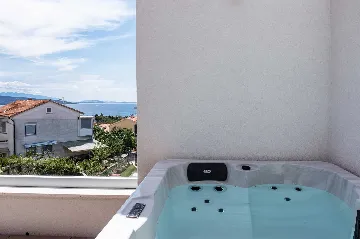 Krk 3-Bedroom Apartment with Jacuzzi and Terraces