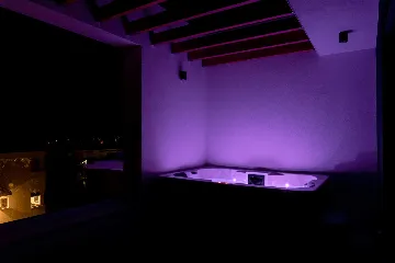 Krk 3-Bedroom Apartment with Jacuzzi and Terraces