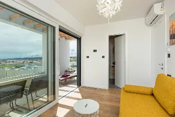 Krk 3-Bedroom Apartment with Jacuzzi and Terraces