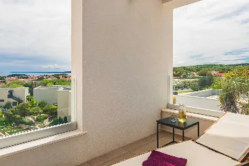 Krk 3-Bedroom Apartment with Jacuzzi and Terraces