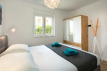 Krk 3-Bedroom Apartment with Jacuzzi and Terraces