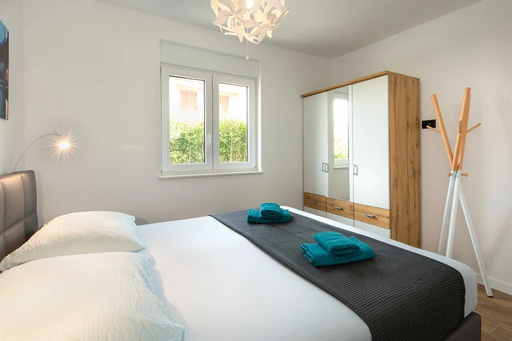 Krk 3-Bedroom Apartment with Jacuzzi and Terraces