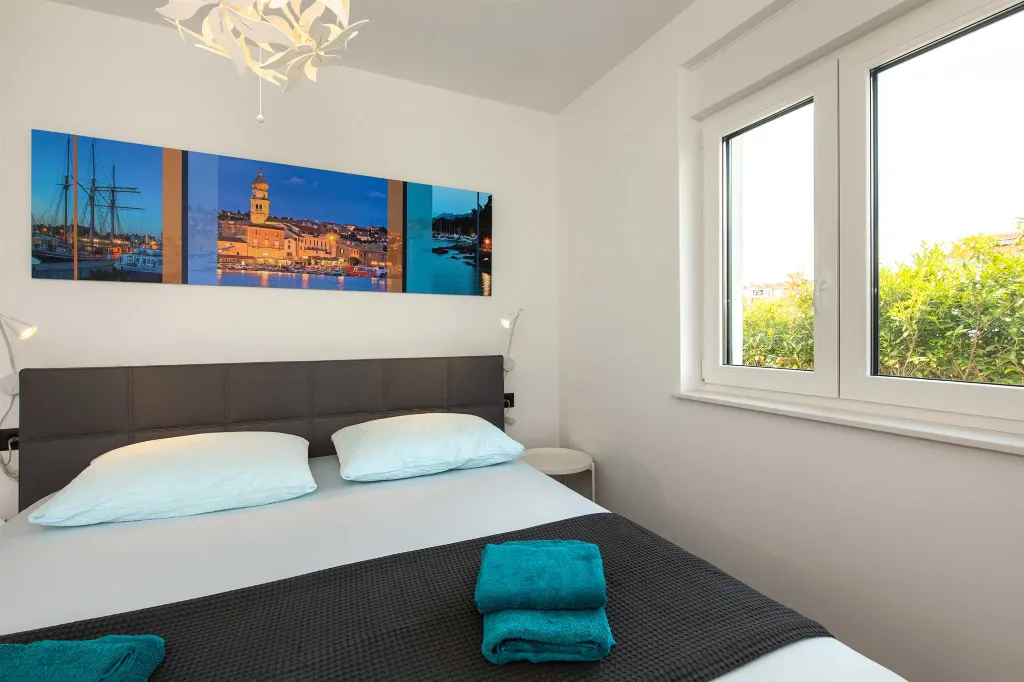 Krk 3-Bedroom Apartment with Jacuzzi and Terraces