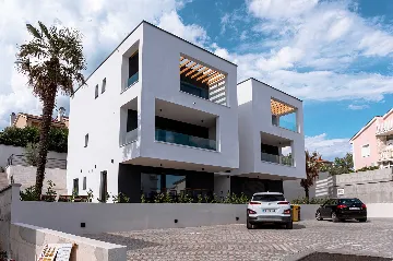 Krk 3-Bedroom Apartment with Jacuzzi and Terraces