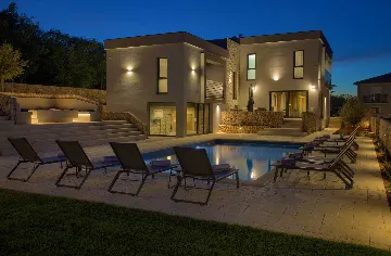 Vrh Luxury Villa for 12 with Heated Pool & Sauna