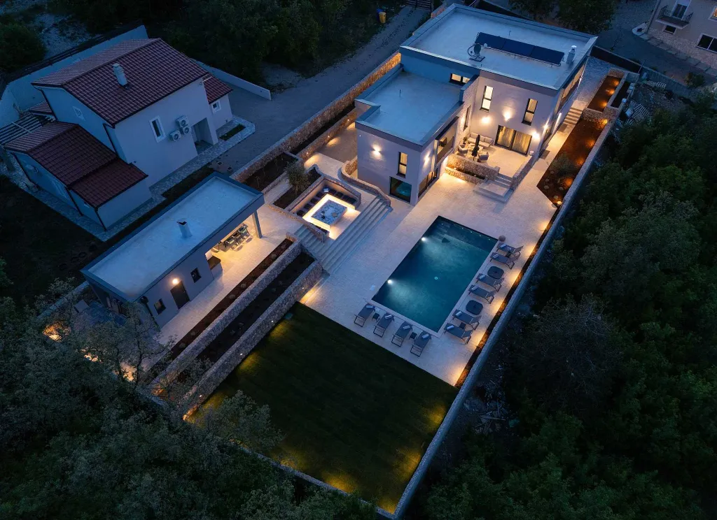 Vrh Luxury Villa for 12 with Heated Pool & Sauna