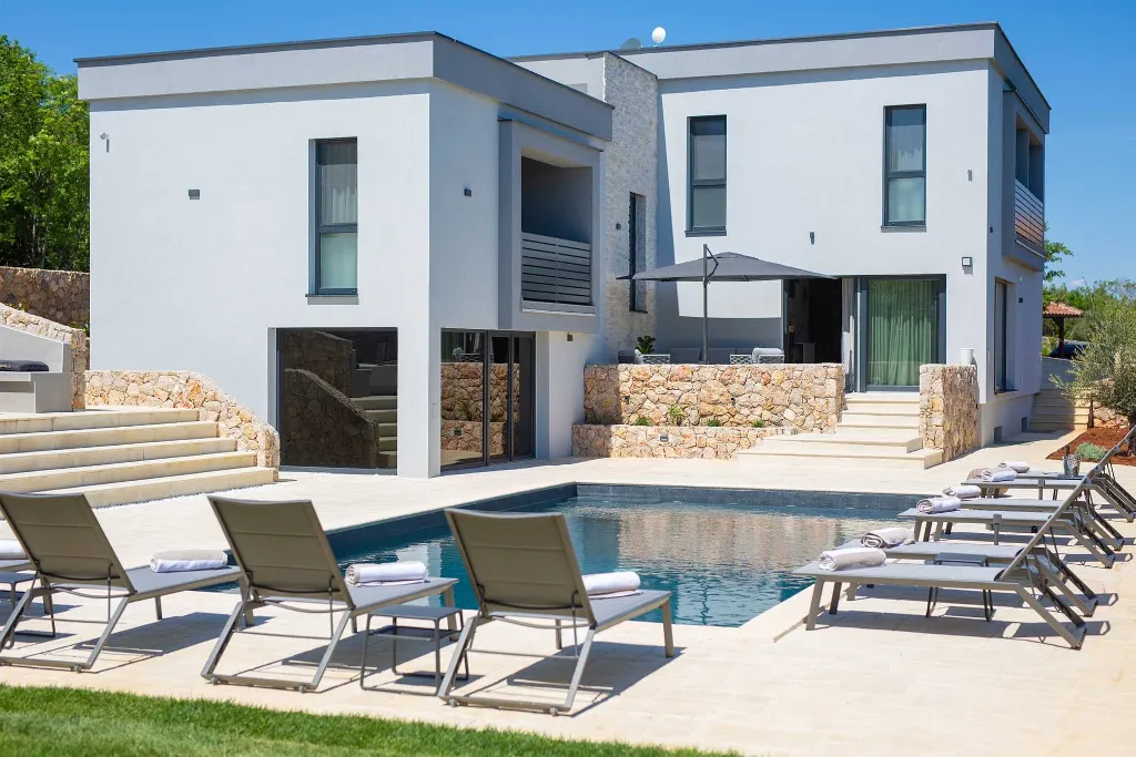 Vrh Luxury Villa for 12 with Heated Pool & Sauna