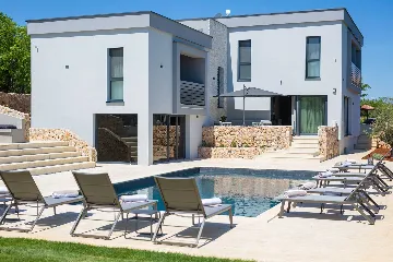 Vrh Luxury Villa for 12 with Heated Pool & Sauna