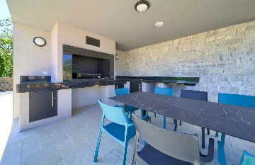 Vrh Luxury Villa for 12 with Heated Pool & Sauna