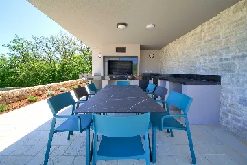 Vrh Luxury Villa for 12 with Heated Pool & Sauna