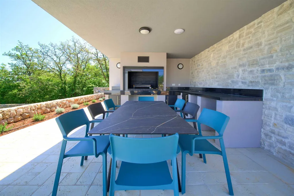 Vrh Luxury Villa for 12 with Heated Pool & Sauna