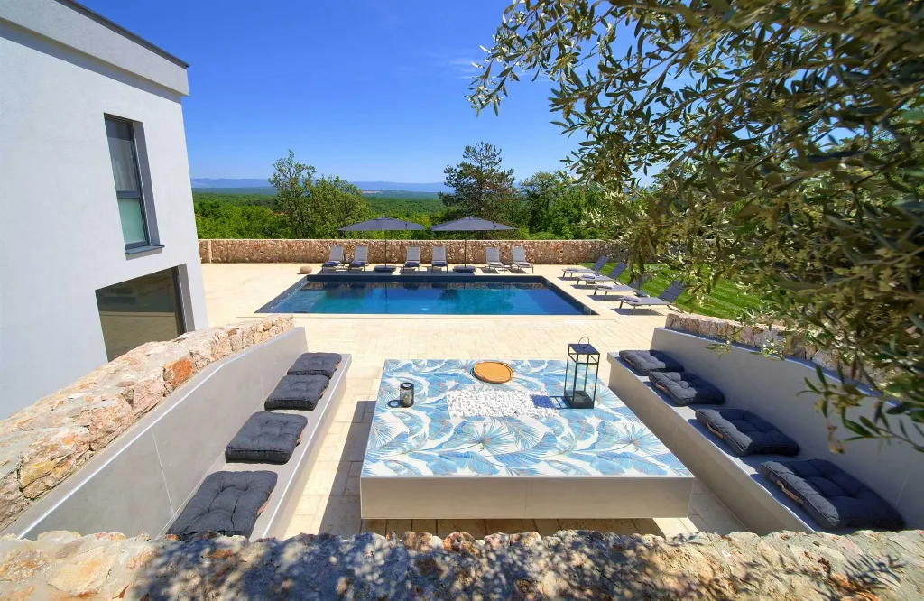 Vrh Luxury Villa for 12 with Heated Pool & Sauna