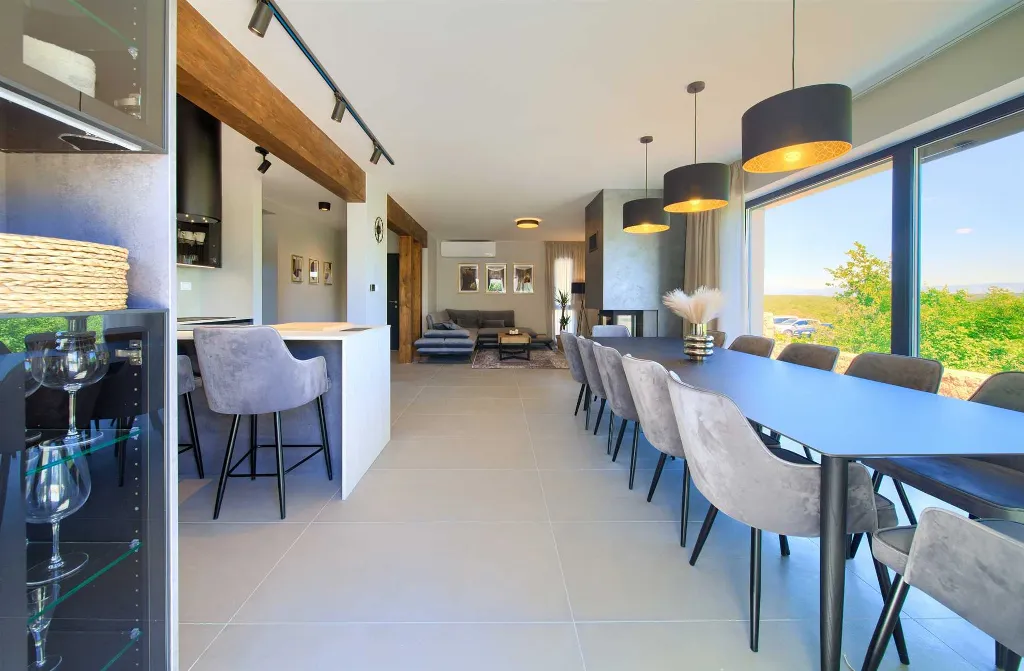 Vrh Luxury Villa for 12 with Heated Pool & Sauna